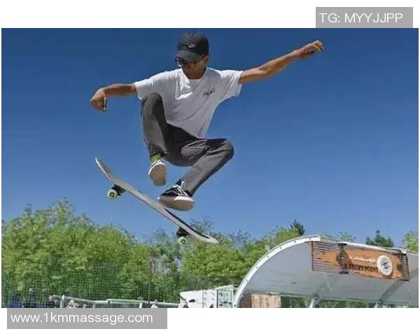 深圳滑板队的阵地战揭秘：探索滑板文化与城市发展的深度交融